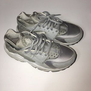 SILVER HUARACHES